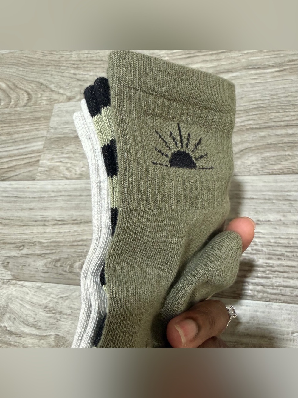 Universal Thread Women’s Mid-Rise Crew Socks 3-Pairs - Picture 6 of 6